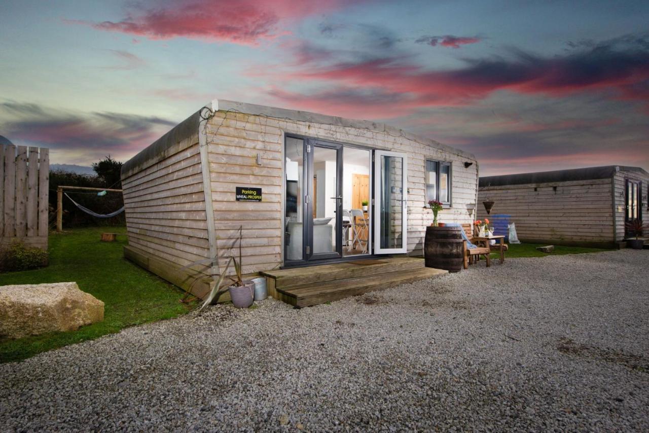 Wheal Prosper- Beautifully Fitted Wooden Lodge Helston Cornwall Esterno foto