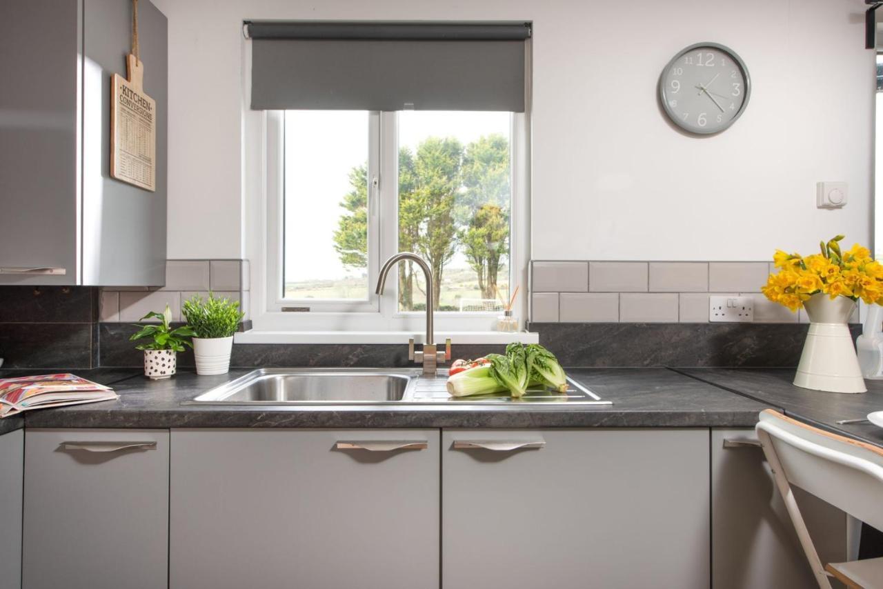 Wheal Prosper- Beautifully Fitted Wooden Lodge Helston Cornwall Esterno foto