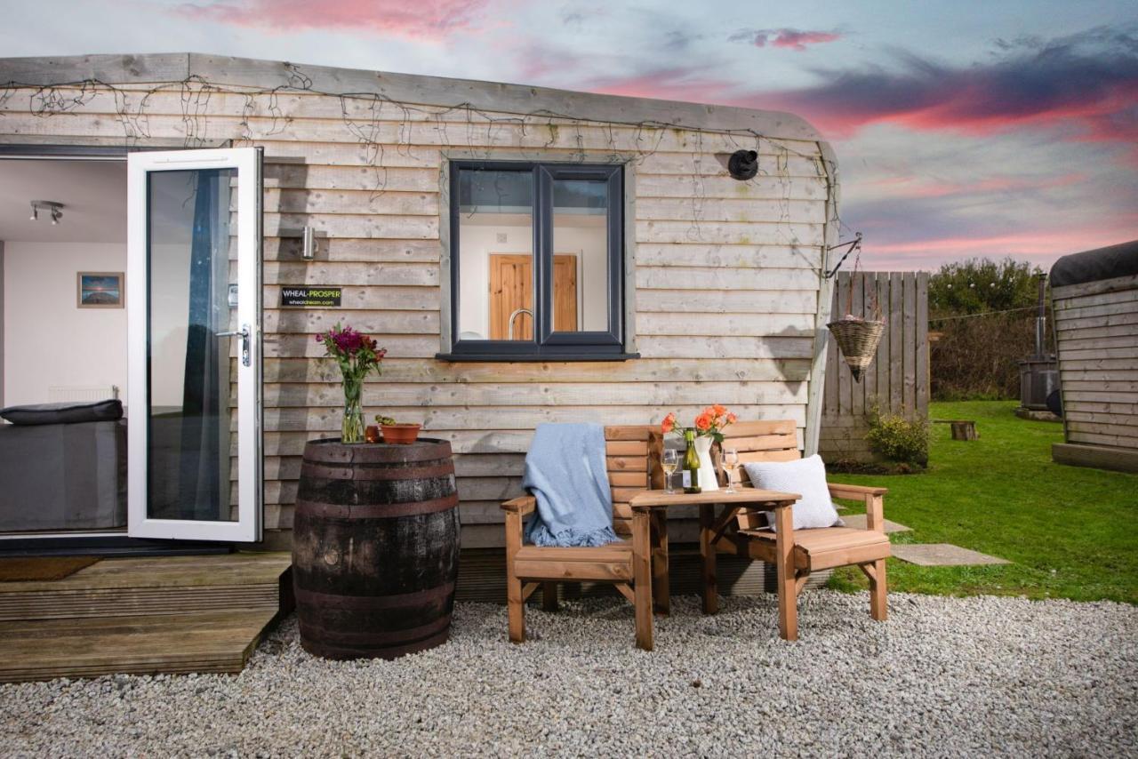 Wheal Prosper- Beautifully Fitted Wooden Lodge Helston Cornwall Esterno foto