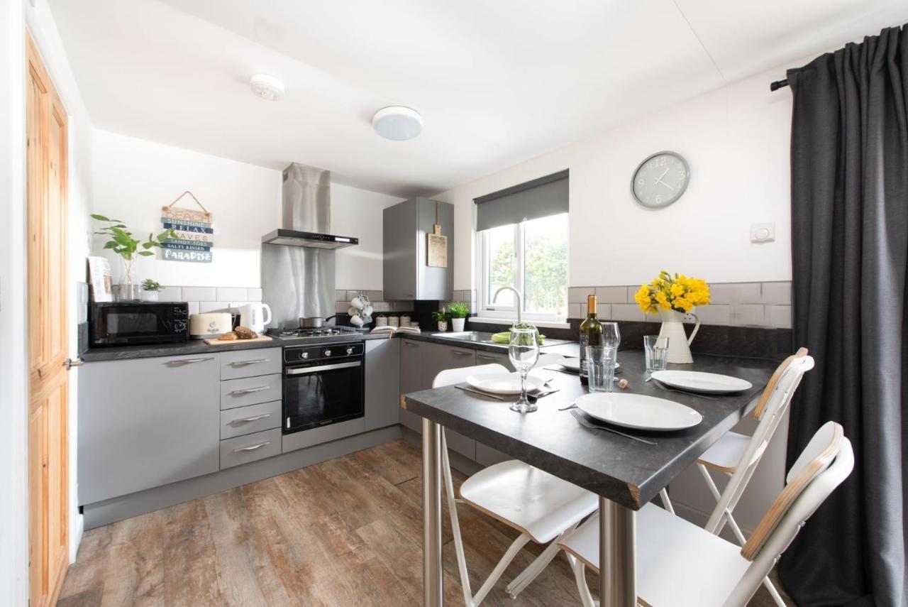Wheal Prosper- Beautifully Fitted Wooden Lodge Helston Cornwall Esterno foto