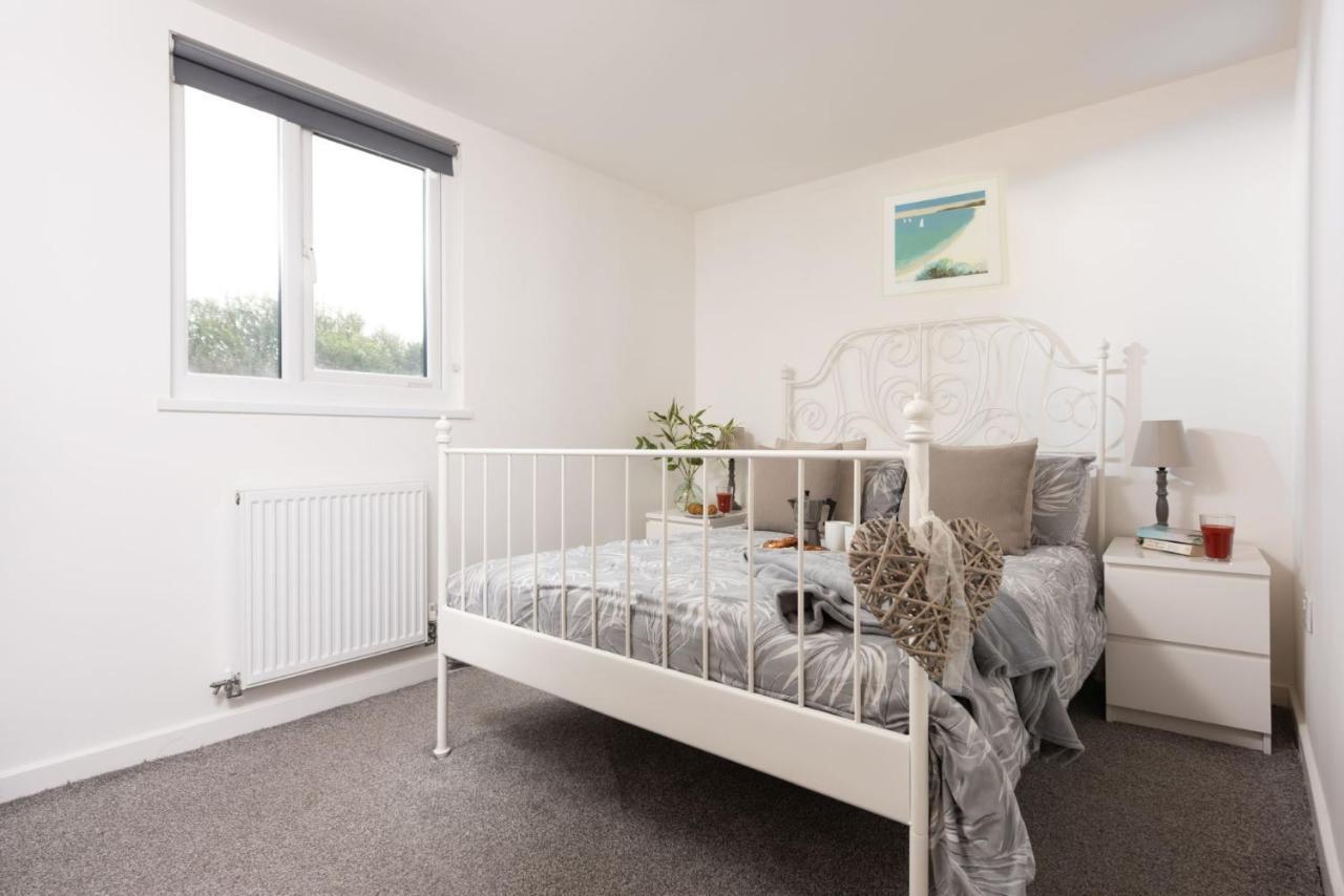Wheal Prosper- Beautifully Fitted Wooden Lodge Helston Cornwall Esterno foto
