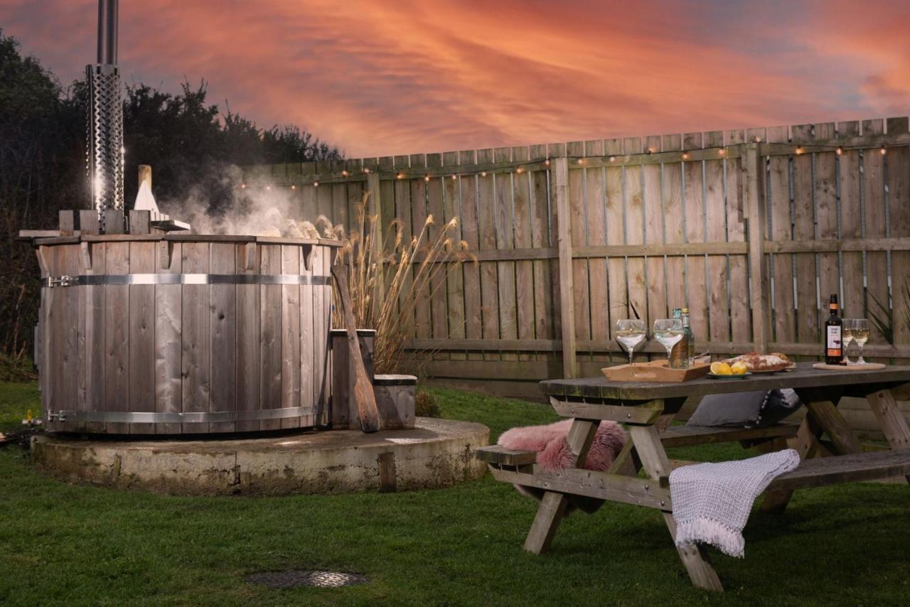 Wheal Prosper- Beautifully Fitted Wooden Lodge Helston Cornwall Esterno foto